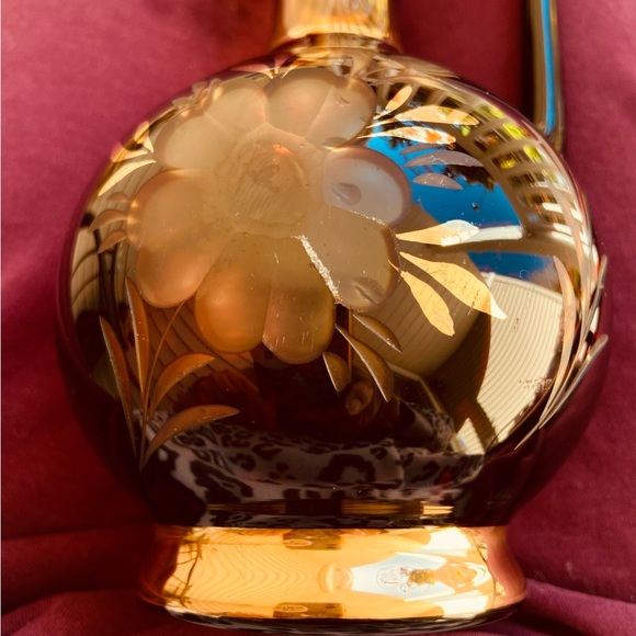 Gorgeous Red Amber Miniature Decanter w/Beautiful Etched Starburst Like Flowers - Picture 10 of 16